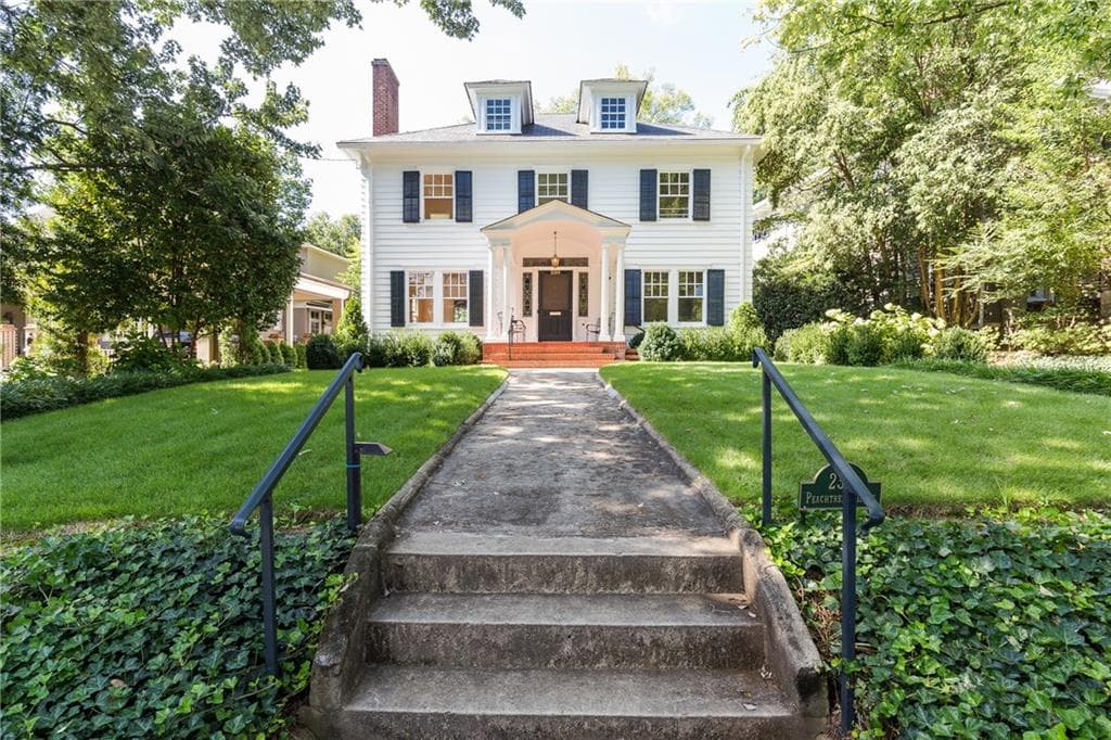 4 bedroom, 3,030 sq ft single family residence sold at 230 Peachtree Circle, Atlanta, GA 30309