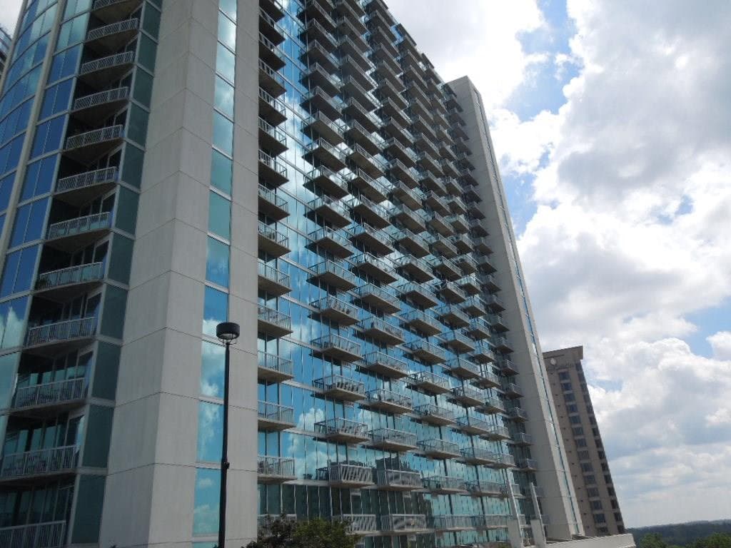 1 bedroom, 698 sq ft condominium sold at 3324 Peachtree Road 1115, Atlanta, GA 30326