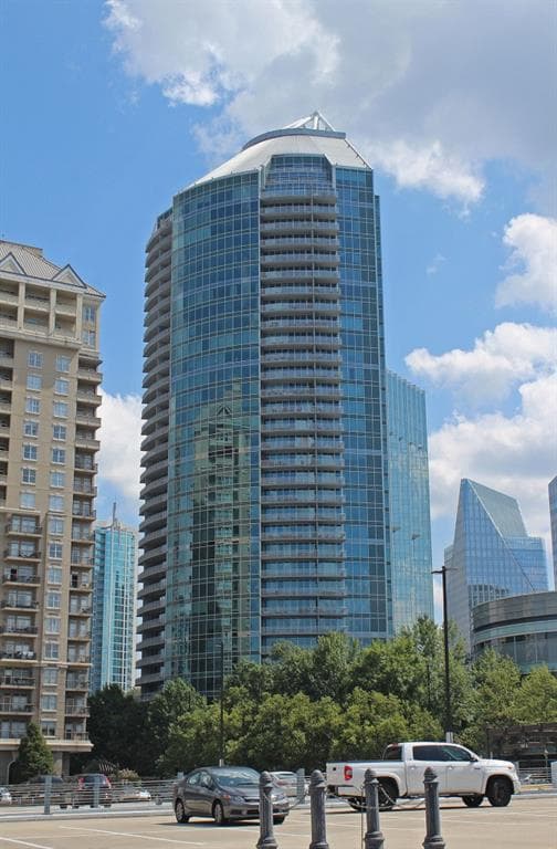 2 bedroom, 1,273 sq ft condominium sold at 3338 Peachtree Road 2702, Atlanta, GA 30326