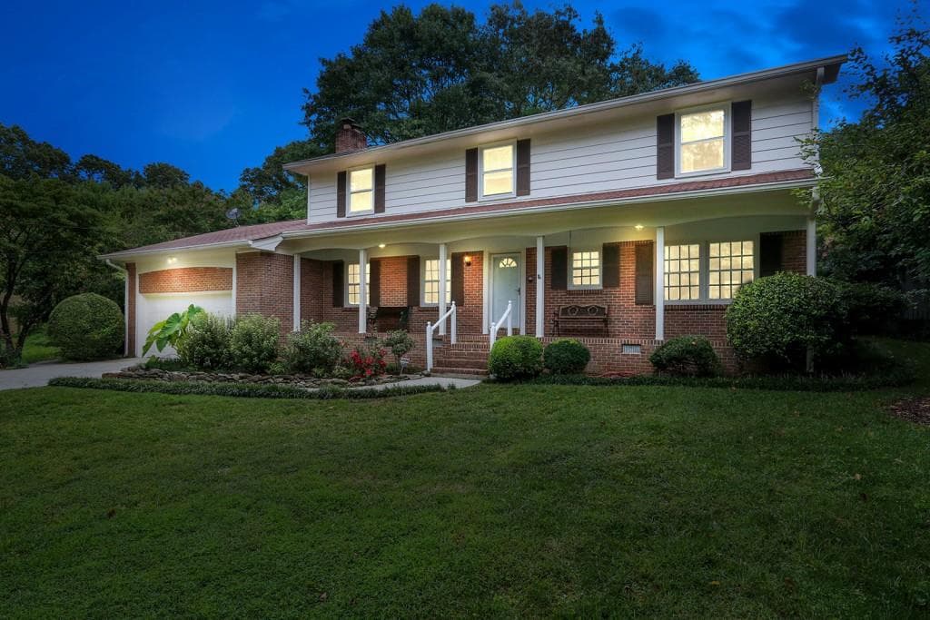 5 bedroom, 2,559 sq ft single family residence sold at 2590 Cosmos Drive, Atlanta, GA 30345