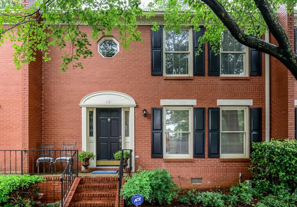 2 bedroom, 1,784 sq ft townhouse sold at 102 Defoors Mill Drive, Atlanta, GA 30318
