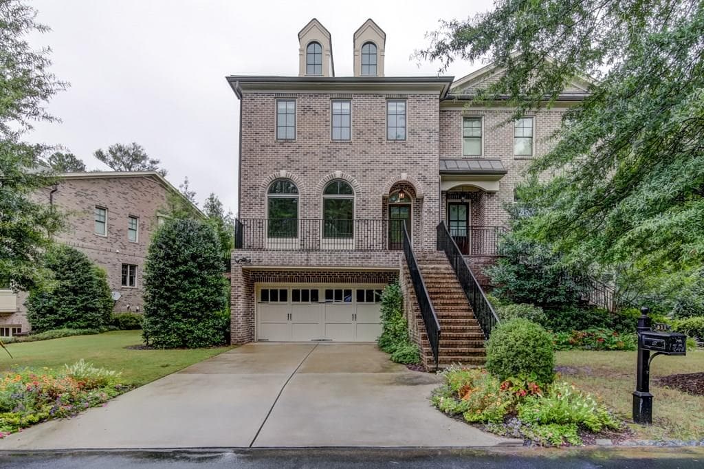 4 bedroom, 3,600 sq ft townhouse sold at 611 Timm Valley Road, Atlanta, GA 30305