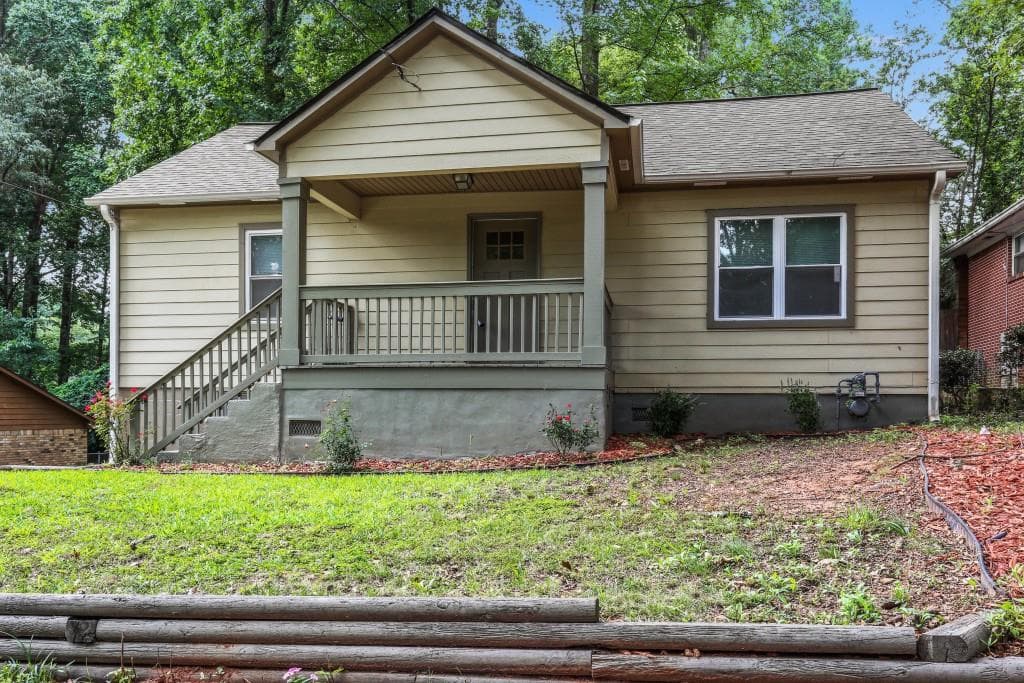 4 bedroom single family residence sold at 410 Walnut Street, Hapeville, GA 30354