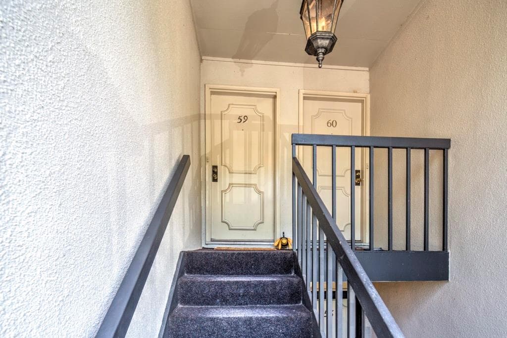 1 bedroom, 812 sq ft condominium sold at 59 Monet Court, Atlanta, GA 30327