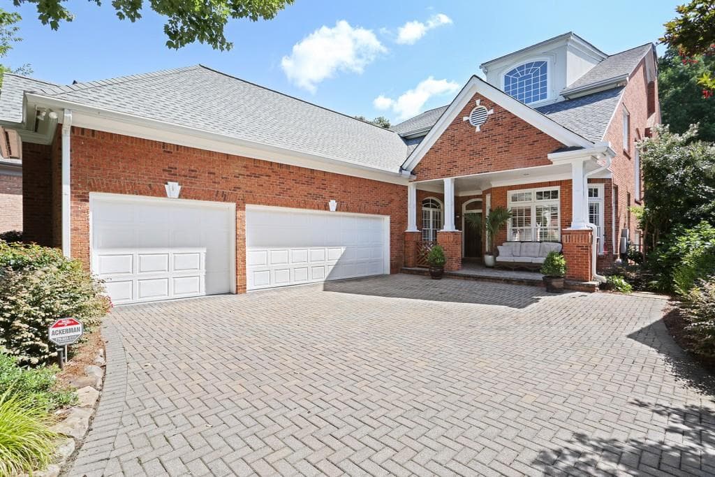 4 bedroom, 6,443 sq ft single family residence sold at 1086 Arbor Trace, Atlanta, GA 30319