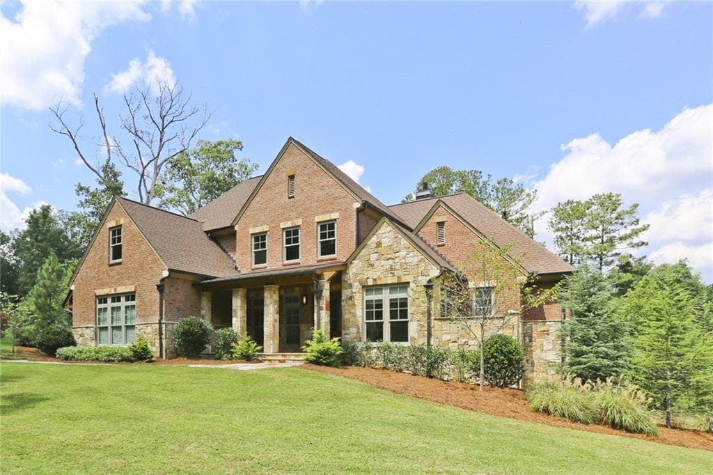 5 bedroom, 5,706 sq ft single family residence sold at 929 Altamira Lane, Atlanta, GA 30350