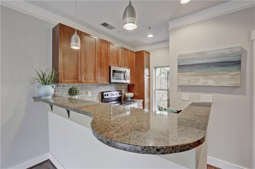 2 bedroom, 1,251 sq ft townhouse sold at 220 Semel Circle 138, Atlanta, GA 30309