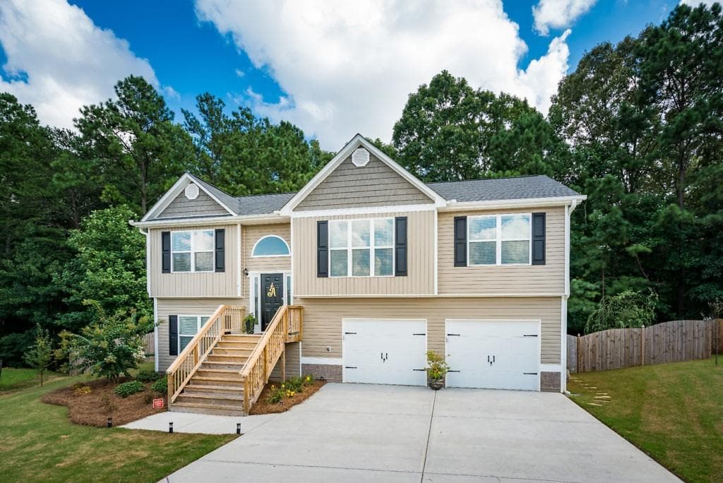 4 bedroom, 1,898 sq ft single family residence sold at 111 Autumn Brooke Trail, Dallas, GA 30157