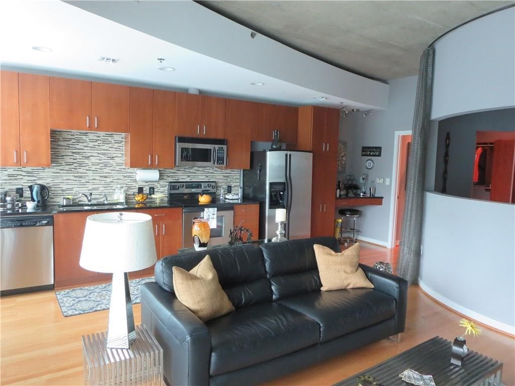 1 bedroom, 768 sq ft condominium sold at 943 Peachtree Street 1904, Atlanta, GA 30309