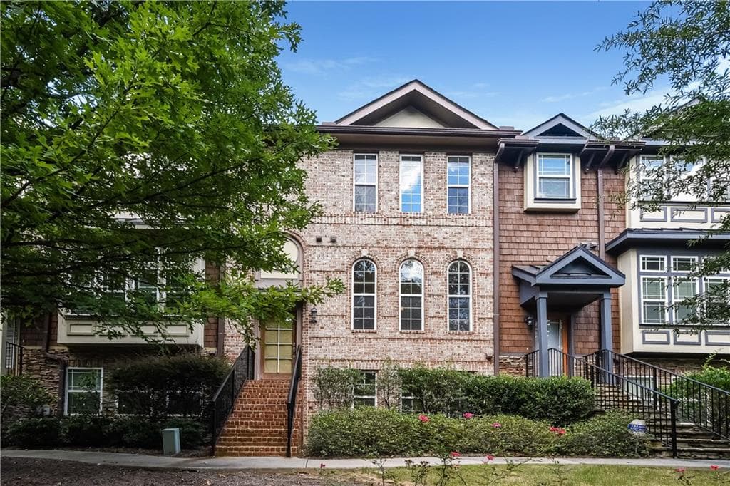 3 bedroom, 1,880 sq ft townhouse sold at 71 High Top Lane, Atlanta, GA 30328
