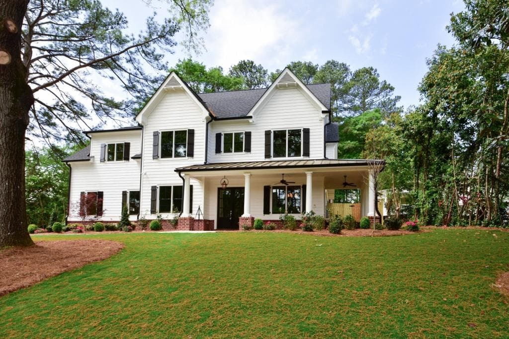 5 bedroom, 4,415 sq ft single family residence sold at 750 Darlington Circle, Atlanta, GA 30305
