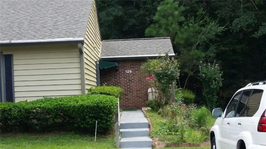 3 bedroom, 1,288 sq ft townhouse sold at 129 Sandalwood Circle, Lawrenceville, GA 30046
