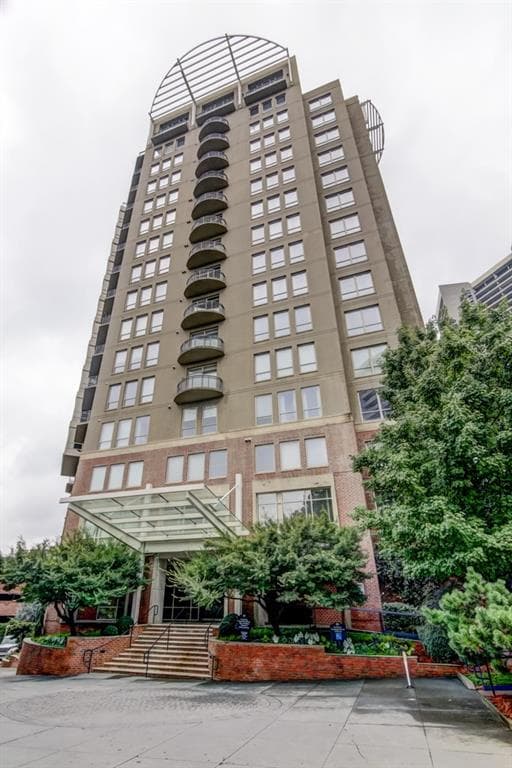 2 bedroom, 1,500 sq ft condominium sold at 2626 Peachtree Road 1401, Atlanta, GA 30305