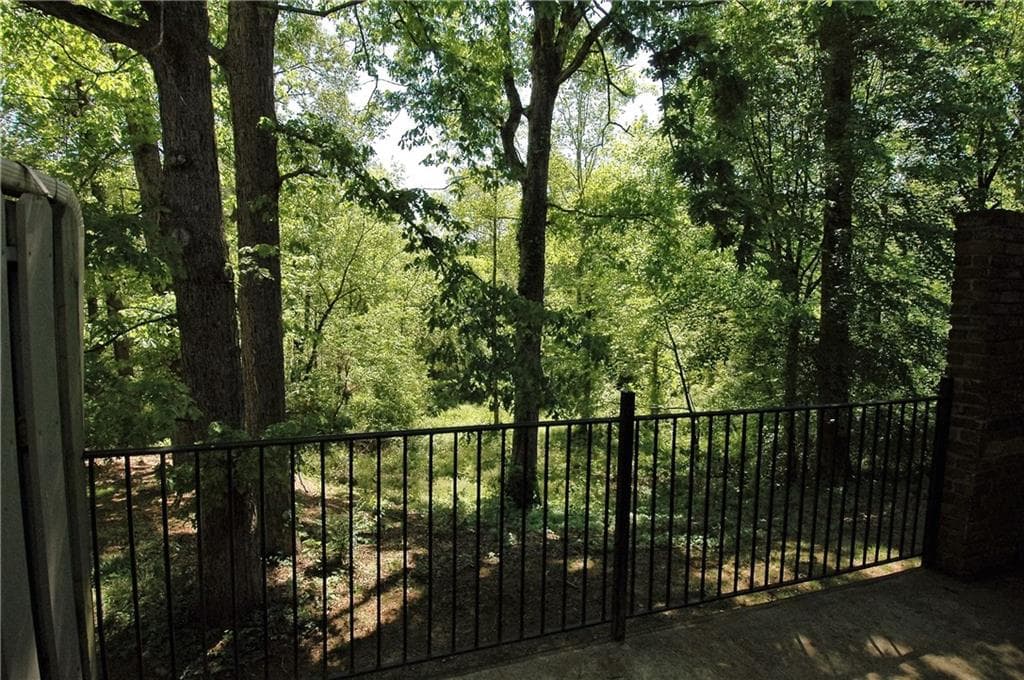 2 bedroom, 1,024 sq ft condominium sold at 3083 Colonial Way C, Atlanta, GA 30341