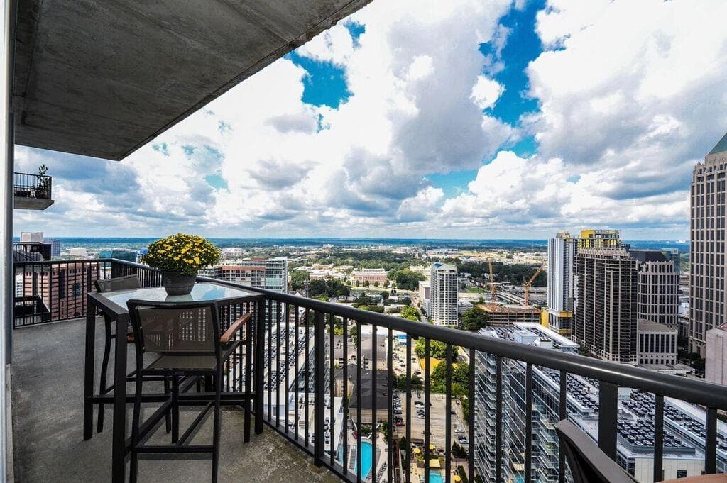 2 bedroom, 1,196 sq ft condominium sold at 1080 Peachtree Street 3412, Atlanta, GA 30309