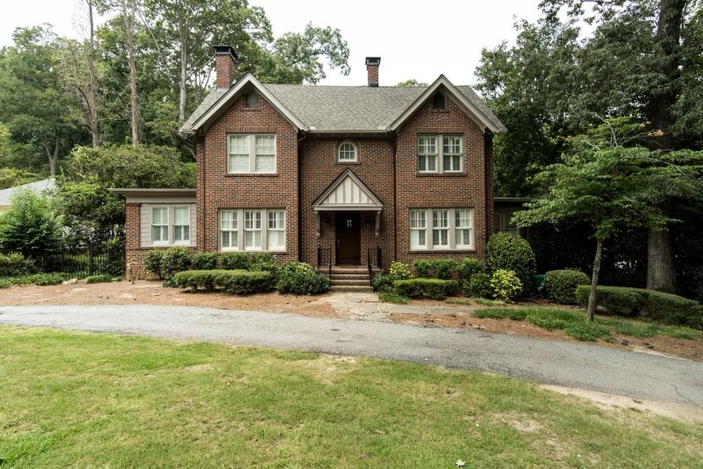 4 bedroom, 2,500 sq ft single family residence sold at 2160 Ponce De Leon Avenue, Atlanta, GA 30307
