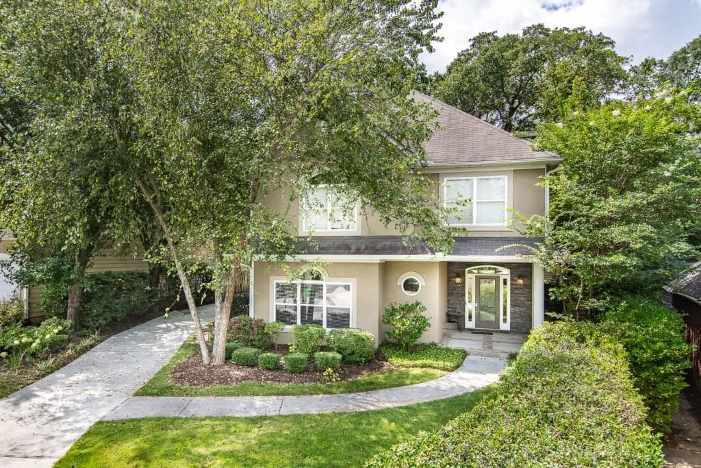 3 bedroom, 2,134 sq ft single family residence sold at 1376 Brookhaven Village Circle, Brookhaven, GA 30319