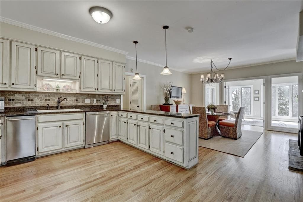 6 Heards Overlook Court, Sandy Springs, GA 30328 — most recent listing photo