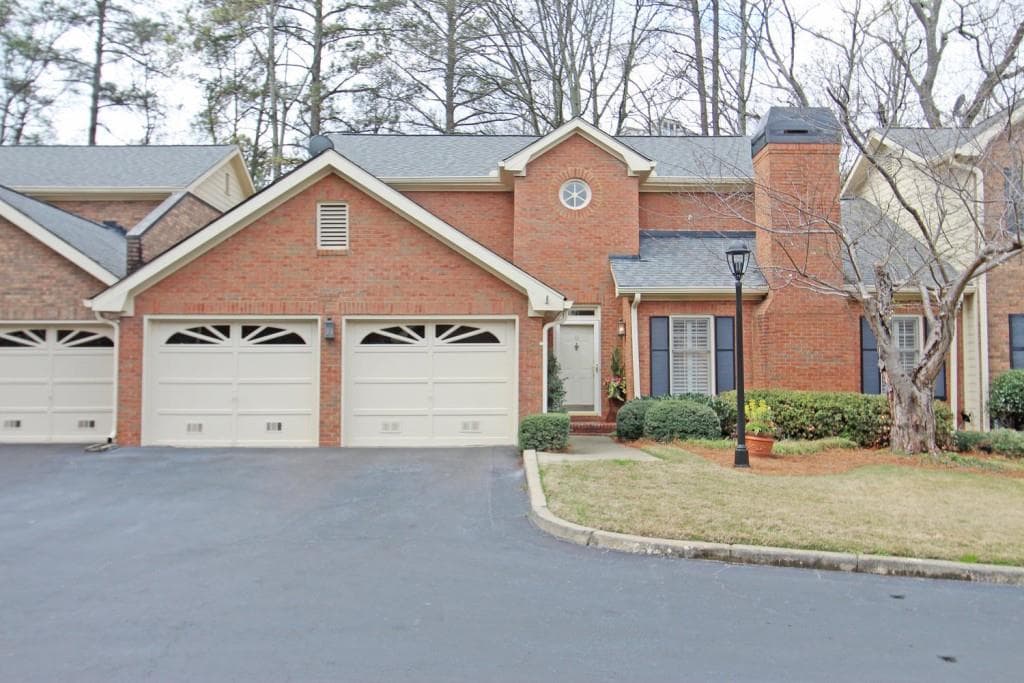 4 bedroom townhouse sold at 10 Pointe Terrace, Atlanta, GA 30339