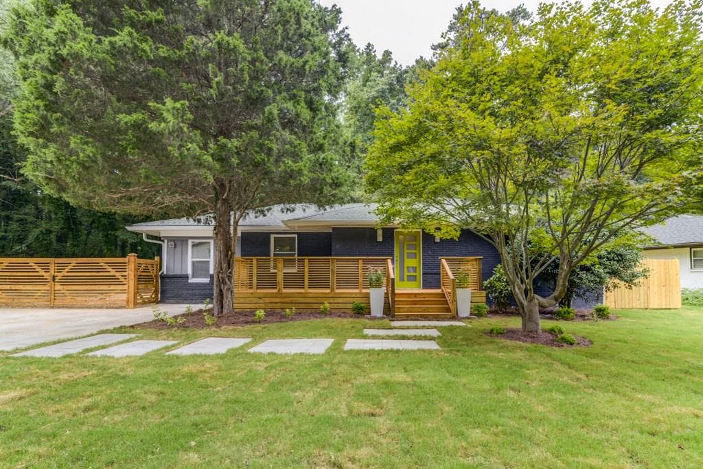 4 bedroom, 2,650 sq ft single family residence sold at 1781 S Gordon Street, Atlanta, GA 30310
