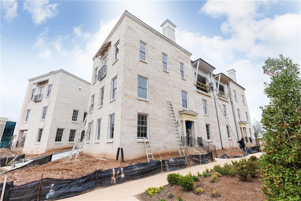 3 bedroom, 2,885 sq ft townhouse sold at 150 Grand Crescent, Alpharetta, GA 30009