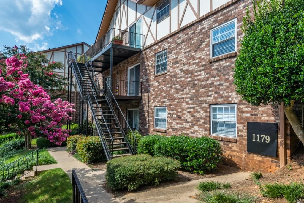 2 bedroom, 936 sq ft condominium sold at 1179 Church Street R, Decatur, GA 30030