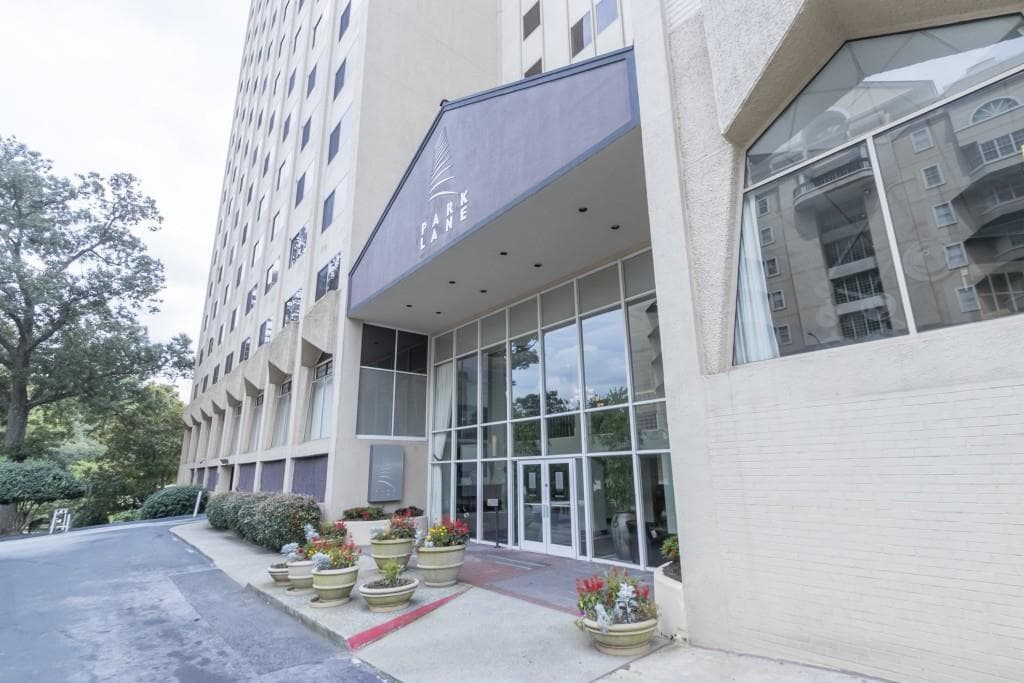 1 bedroom, 837 sq ft condominium sold at 2479 Peachtree Road 1203, Atlanta, GA 30305