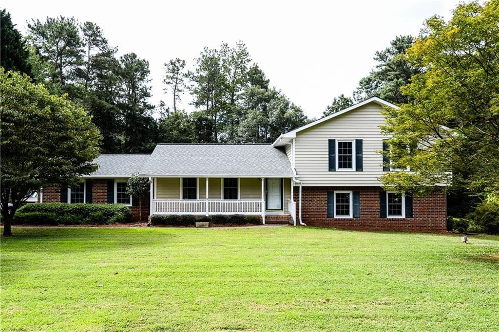 4 bedroom single family residence sold at 115 Powell Court, Roswell, GA 30076