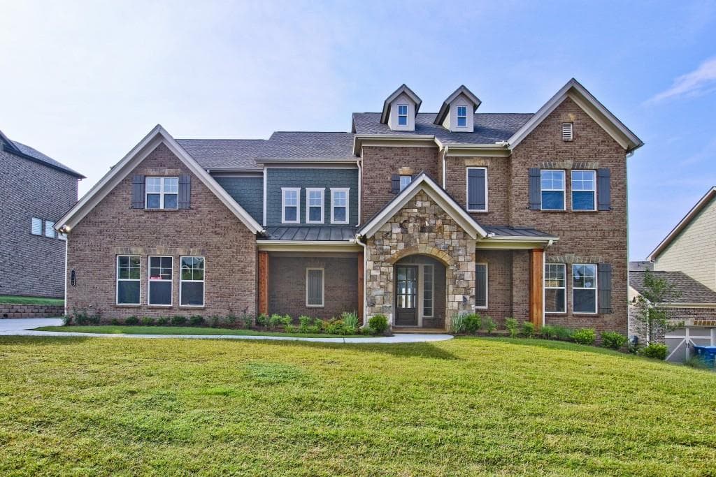 5 bedroom, 4,121 sq ft single family residence sold at 6120 Woodlawn Drive, Suwanee, GA 30024