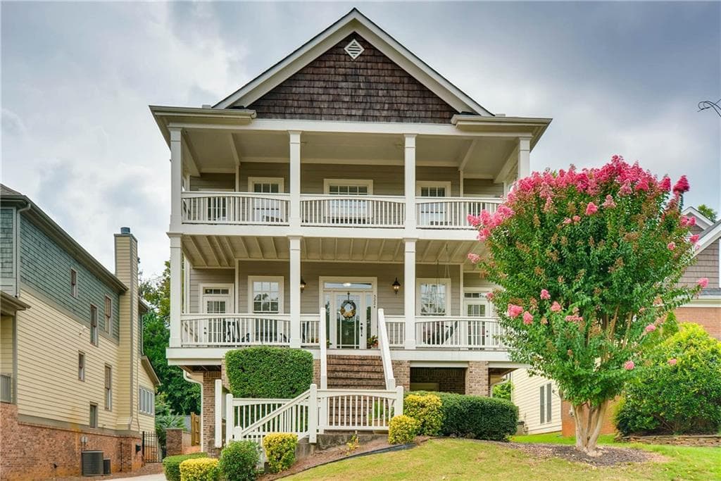 5 bedroom, 3,404 sq ft single family residence sold at 3224 Lynwood Drive, Brookhaven, GA 30319