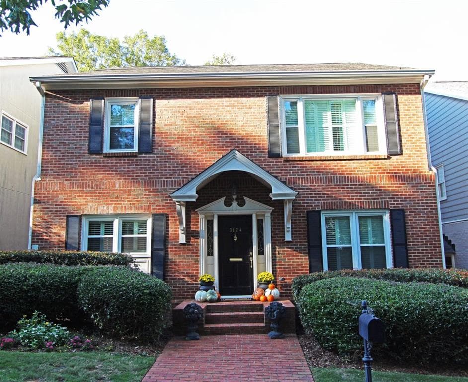 4 bedroom, 3,825 sq ft single family residence sold at 3824 Courtyard Drive, Atlanta, GA 30339
