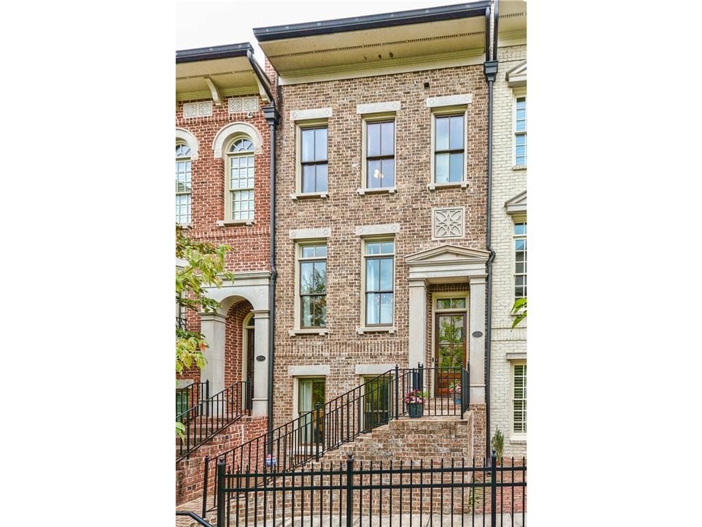 3 bedroom, 2,550 sq ft townhouse sold at 2760 Broughton Lane 4, Atlanta, GA 30339
