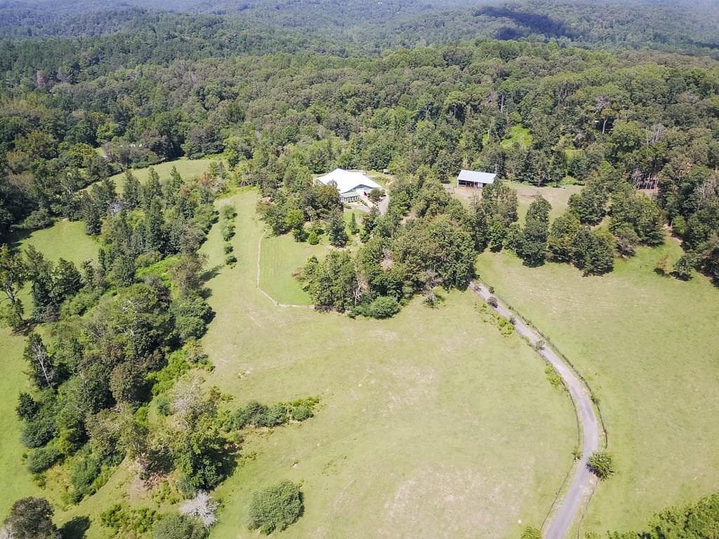 4 bedroom single family residence sold at 7686 Highway 136, Talking Rock, GA 30175