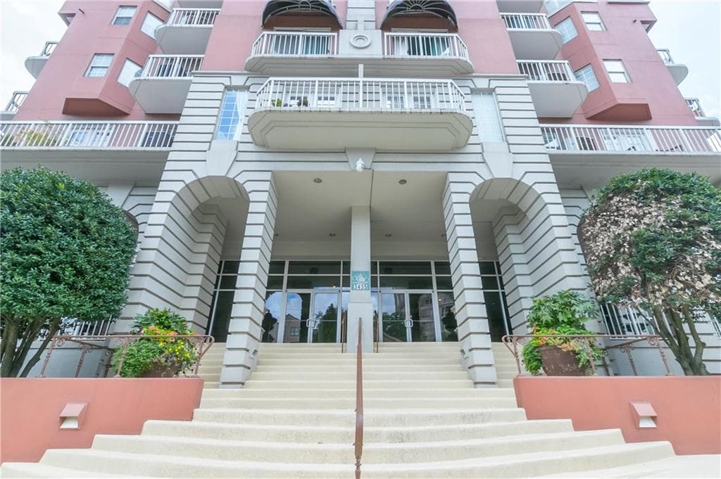 2 bedroom, 1,870 sq ft condominium sold at 3435 Kingsboro Road 1104, Atlanta, GA 30326