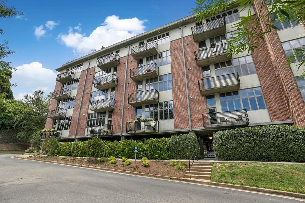 1 bedroom, 914 sq ft condominium sold at 640 Glen Iris Drive 319, Atlanta, GA 30308