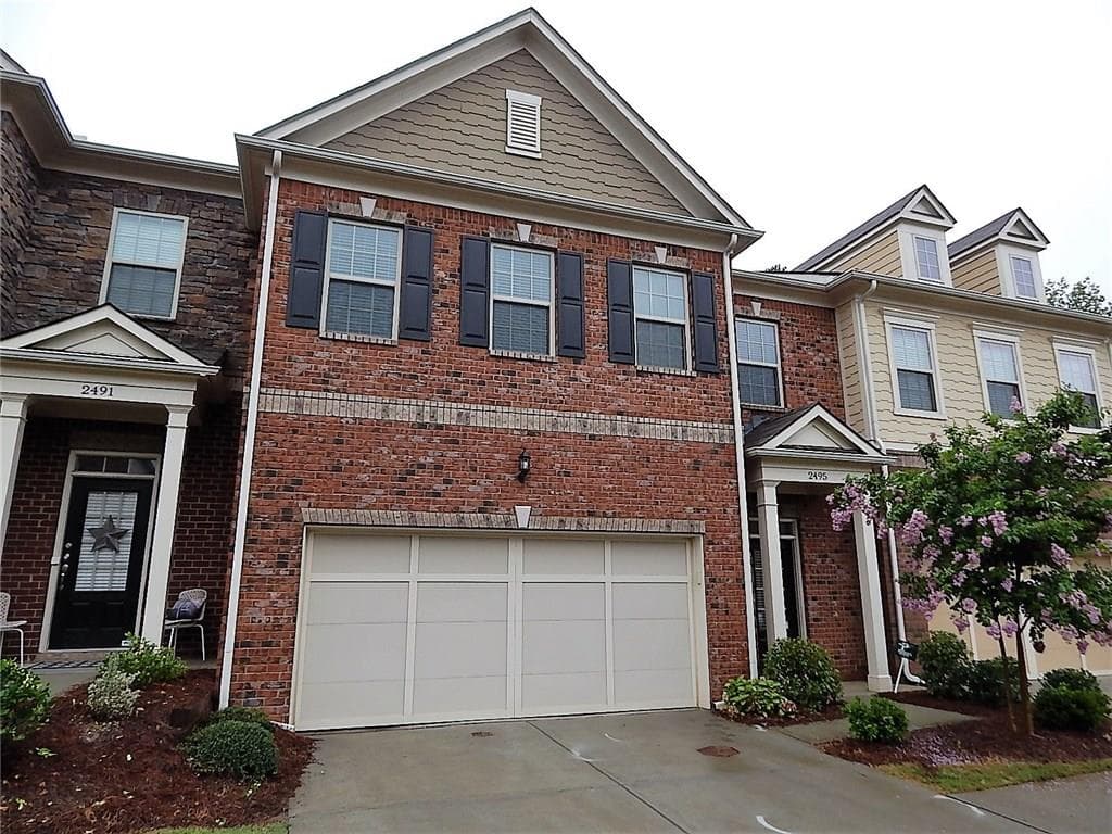 3 bedroom, 2,676 sq ft townhouse sold at 2495 Norwood Drive, Smyrna, GA 30080