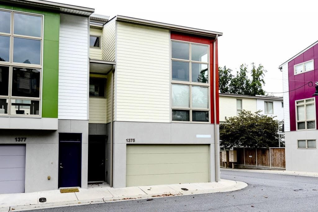 2 bedroom, 1,832 sq ft townhouse sold at 1375 Stirling Circle, Atlanta, GA 30318