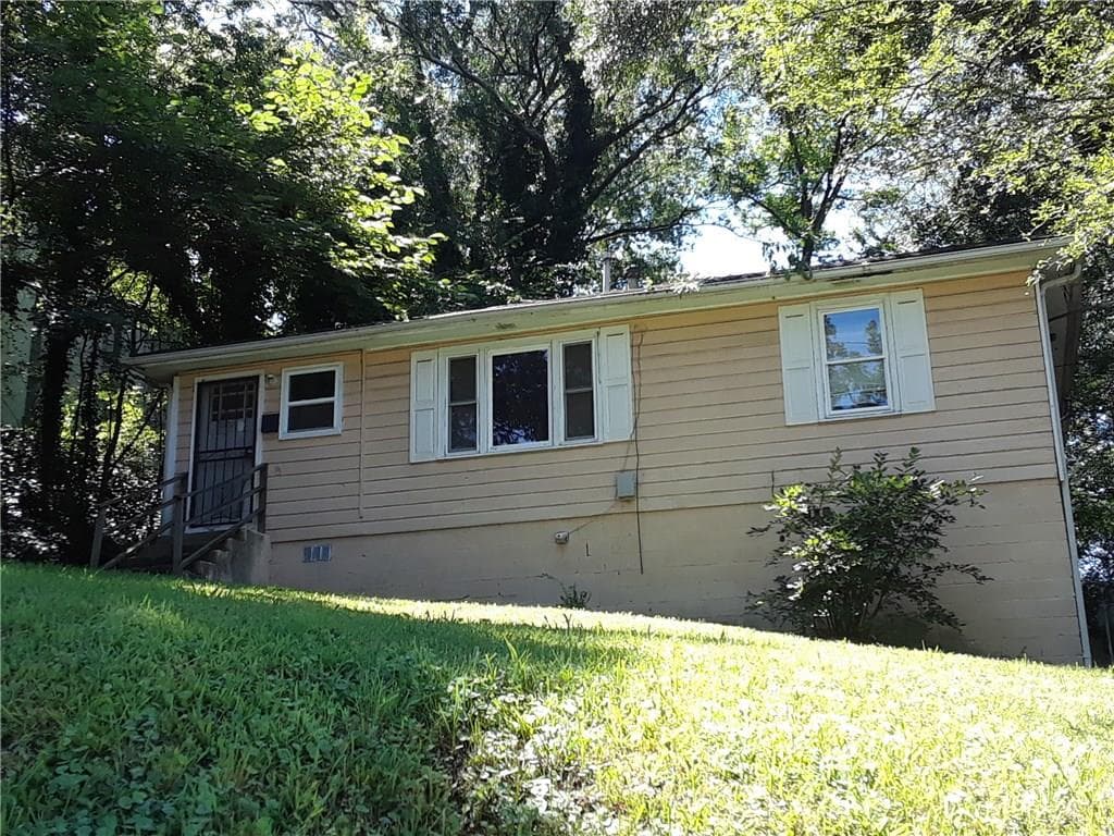 2 bedroom, 992 sq ft single family residence sold at 2396 Perry Boulevard, Atlanta, GA 30318