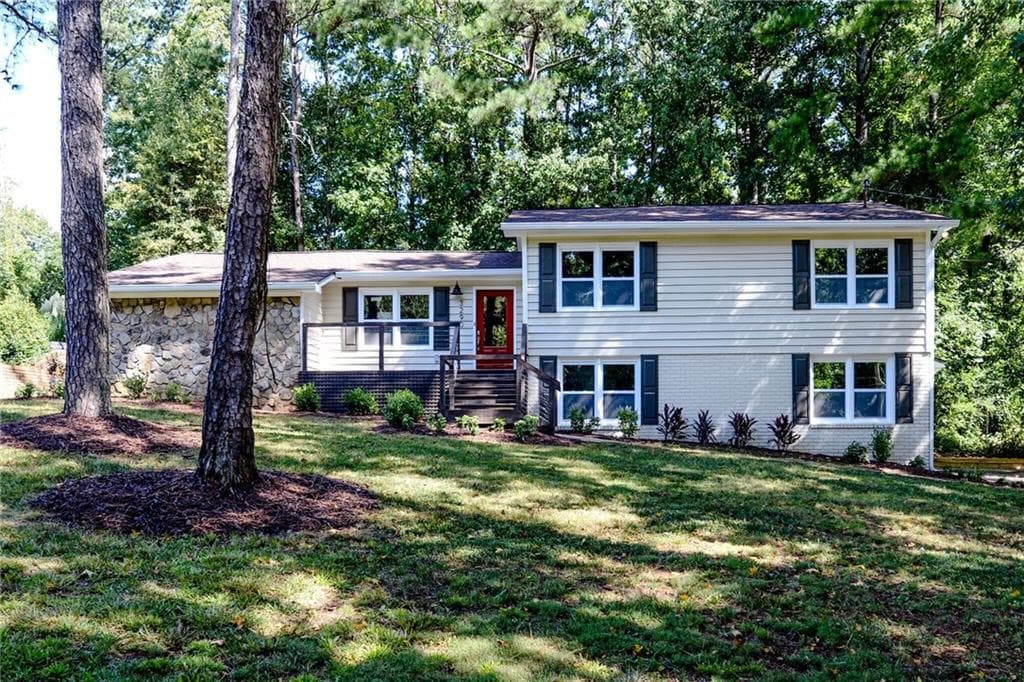 5 bedroom, 1,556 sq ft single family residence sold at 3290 Forest Creek Drive, Marietta, GA 30064