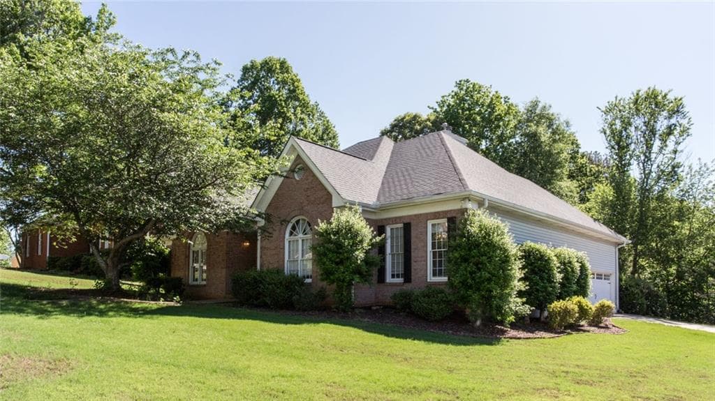 4 bedroom, 2,730 sq ft single family residence sold at 2095 Calmwater Court, Suwanee, GA 30024