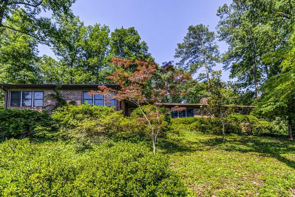 4 bedroom, 2,351 sq ft single family residence sold at 328 Chelsea Circle, Atlanta, GA 30307