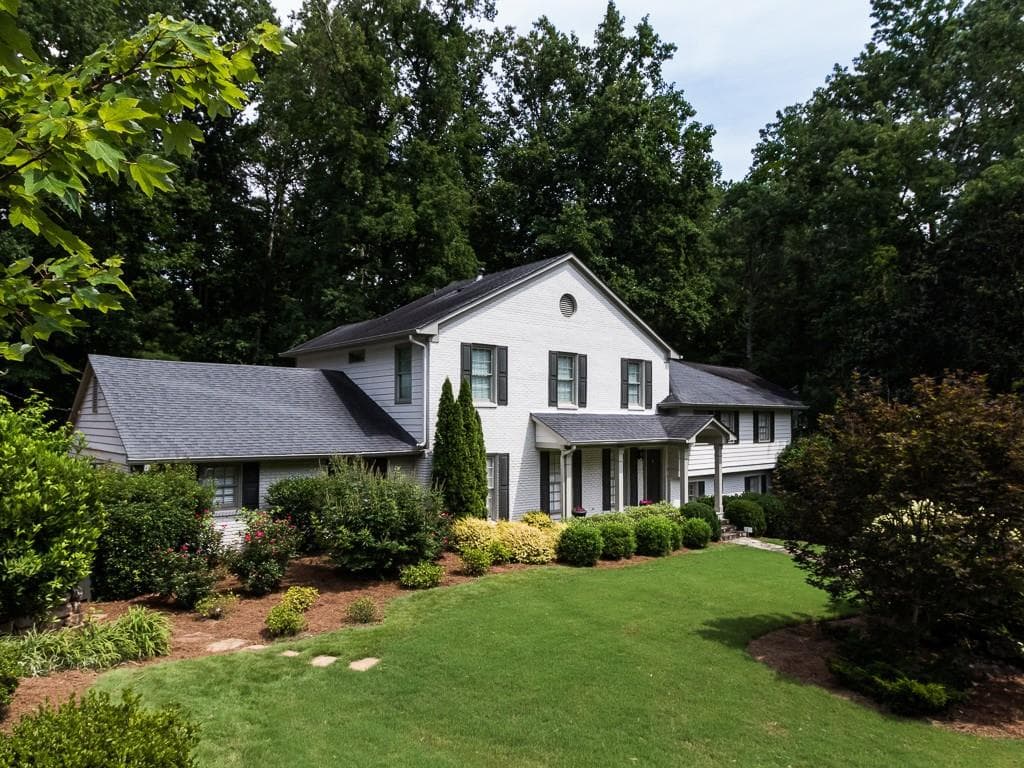 825 Edgewater Trail, Sandy Springs, GA 30328 — most recent listing photo