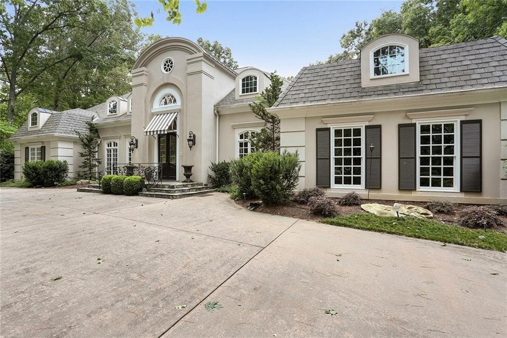 8880 Huntcliff Trace, Sandy Springs, GA 30350 — most recent listing photo