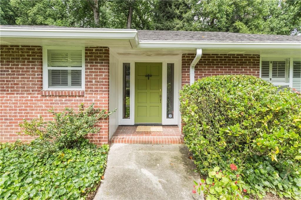 2 bedroom, 1,498 sq ft single family residence sold at 2390 Howell Mill Road, Atlanta, GA 30318