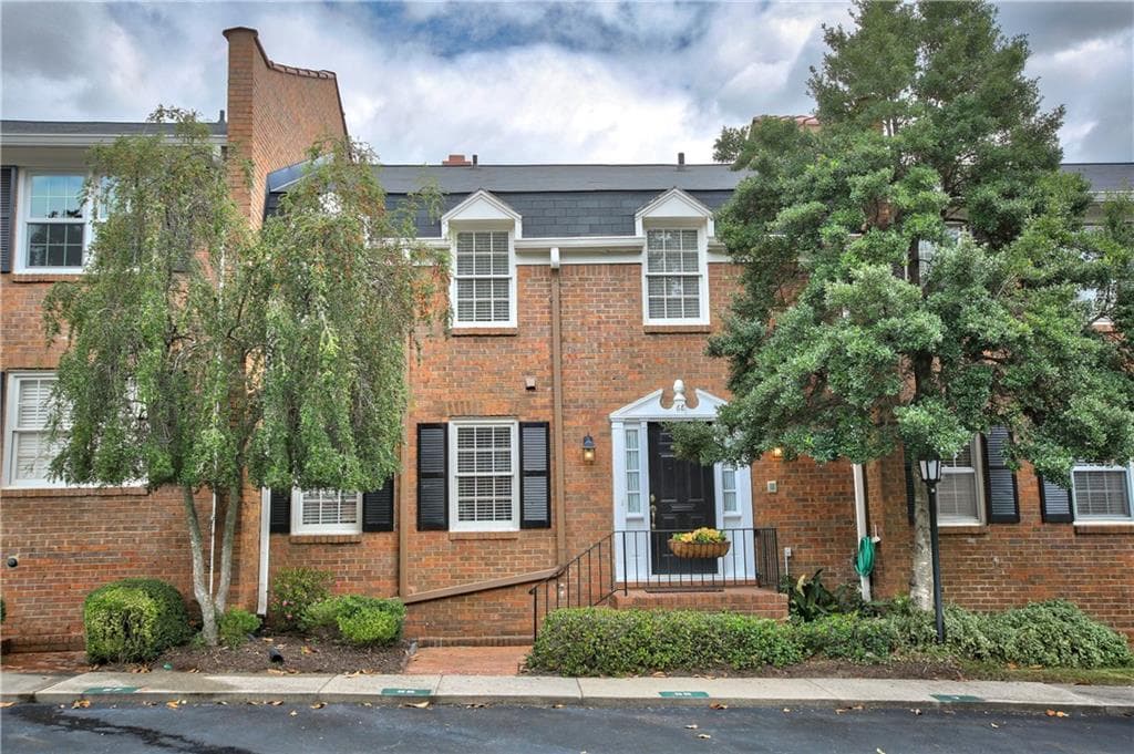 3 bedroom, 1,944 sq ft townhouse sold at 4620 Wieuca Road 68, Atlanta, GA 30342