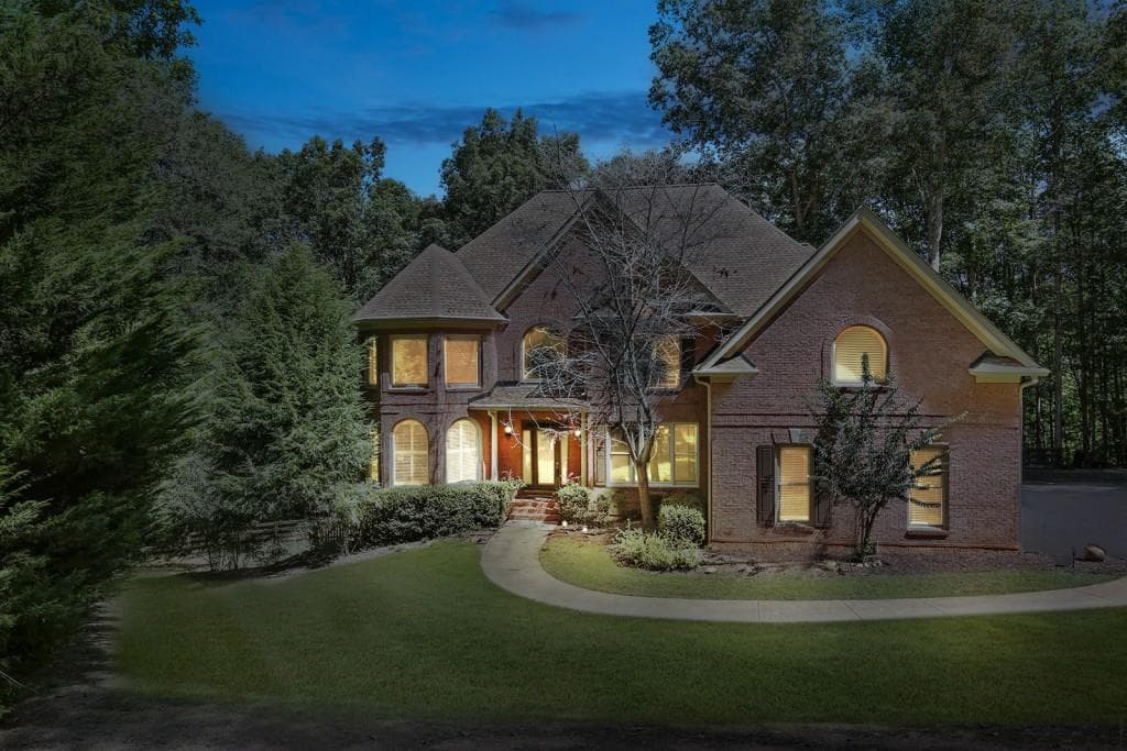 6 bedroom, 5,855 sq ft single family residence sold at 8350 Jacobs Ridge Lane, Cumming, GA 30028