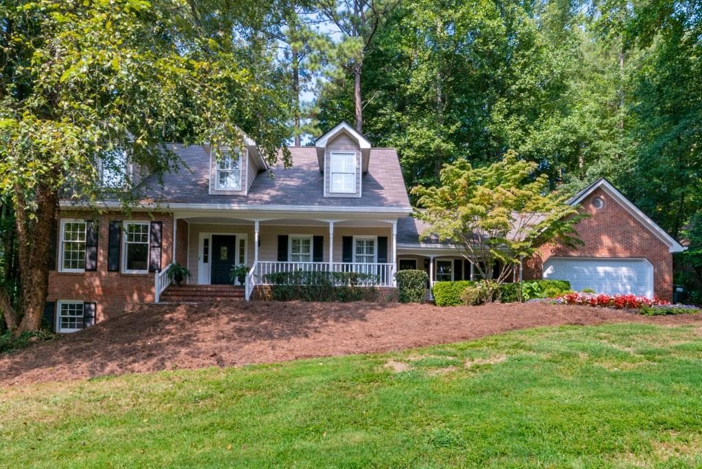 4 bedroom, 4,114 sq ft single family residence sold at 6985 Northgreen Drive, Atlanta, GA 30328