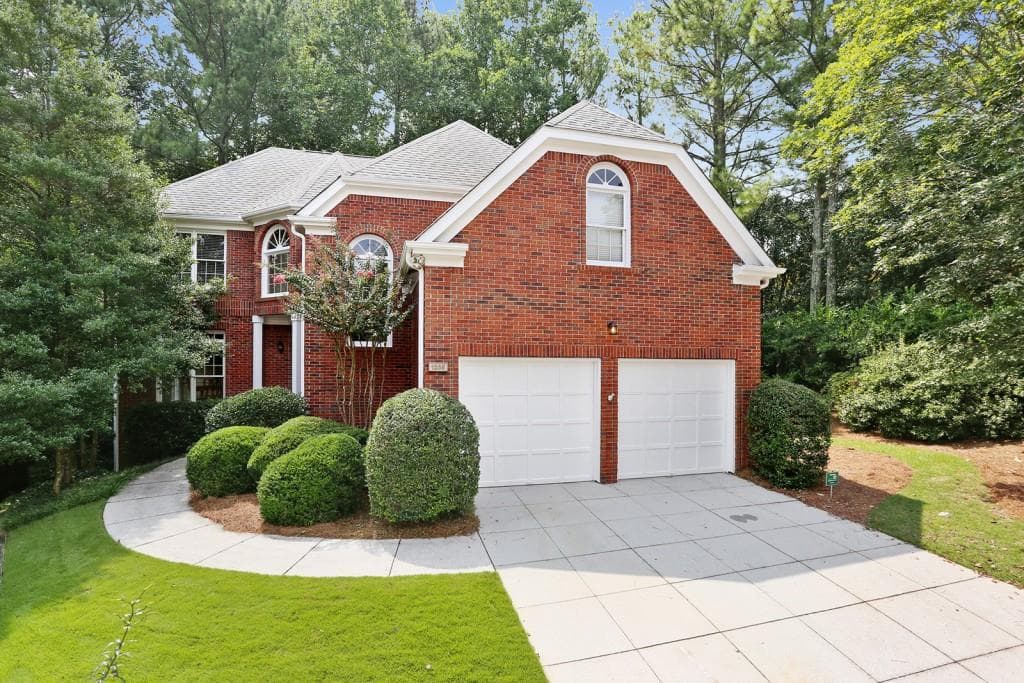 3 bedroom, 2,905 sq ft single family residence sold at 1235 Dunwoody Walk, Atlanta, GA 30338