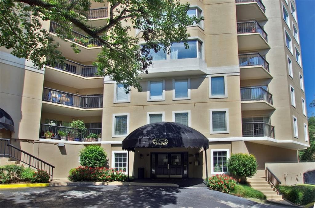 1 bedroom, 750 sq ft condominium sold at 1 Biscayne Drive 204, Atlanta, GA 30309