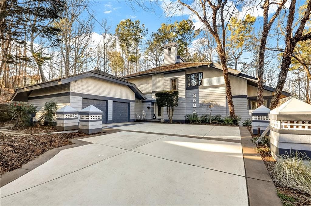 4 bedroom, 4,740 sq ft single family residence sold at 125 Columbia Bay, Alpharetta, GA 30005